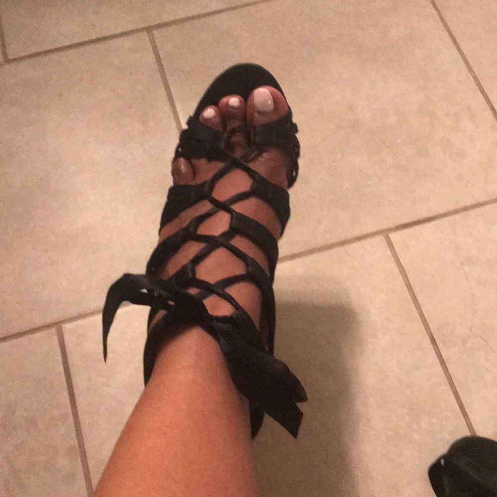 👠shoes   Size 10. Run large. Very comfortable.